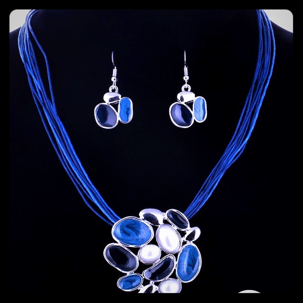 Pretty Fashion Necklace and Earrings Set
